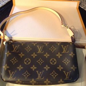 LOUIS VUITTON. Authentic bag